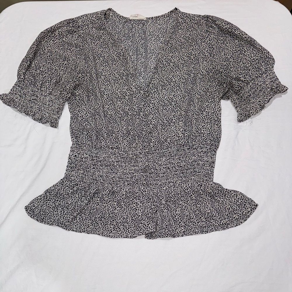 Sienna Sky size medium faux button ruffle Sleeve Blouse